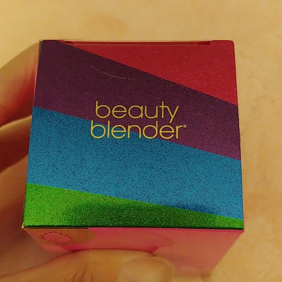 💗NWT BEAUTY BLENDER SWEET SURPRISE MYSTERY BLIND BAG BEAUTY SPONGE - Picture 2 of 7